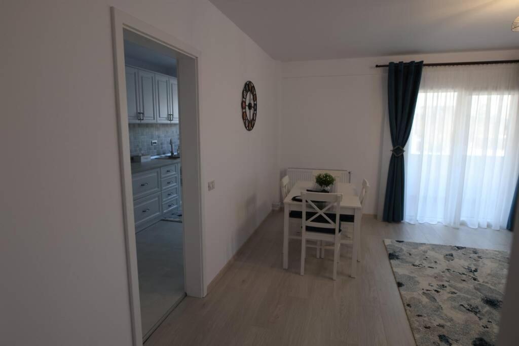 White Apartment Gura Humorului, Bucovina, Voronet Екстериор снимка