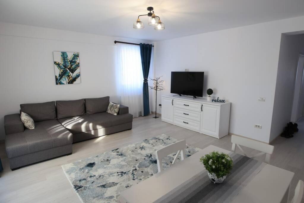 White Apartment Gura Humorului, Bucovina, Voronet Екстериор снимка