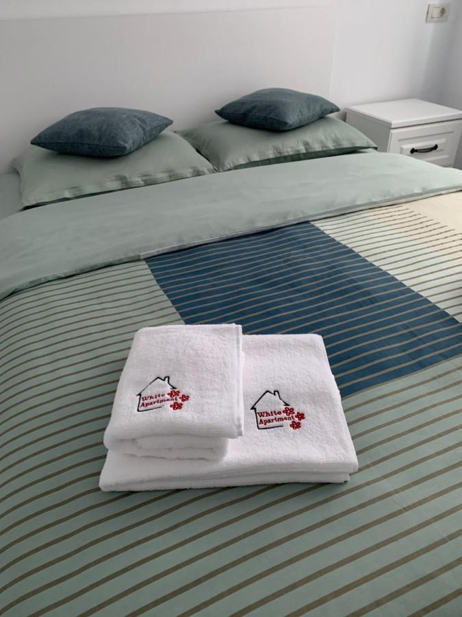 White Apartment Gura Humorului, Bucovina, Voronet Екстериор снимка
