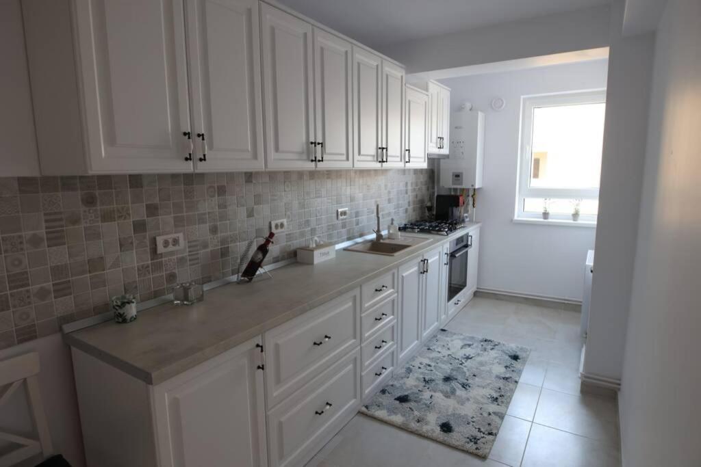 White Apartment Gura Humorului, Bucovina, Voronet Екстериор снимка