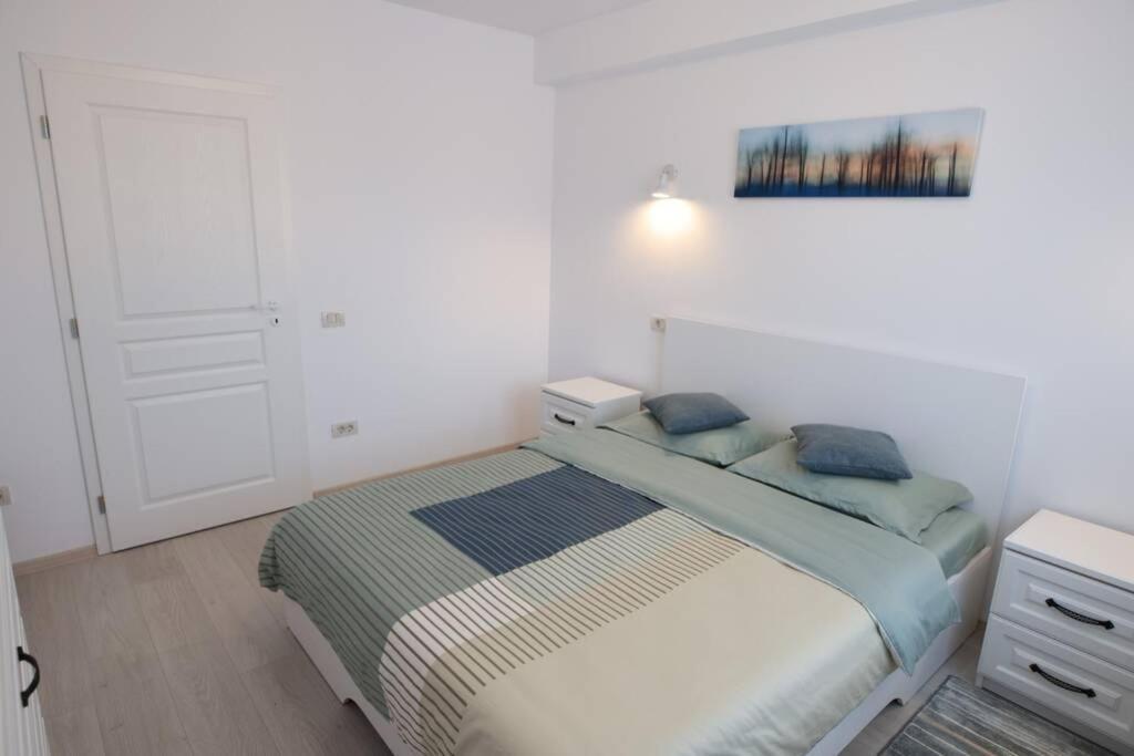 White Apartment Gura Humorului, Bucovina, Voronet Екстериор снимка