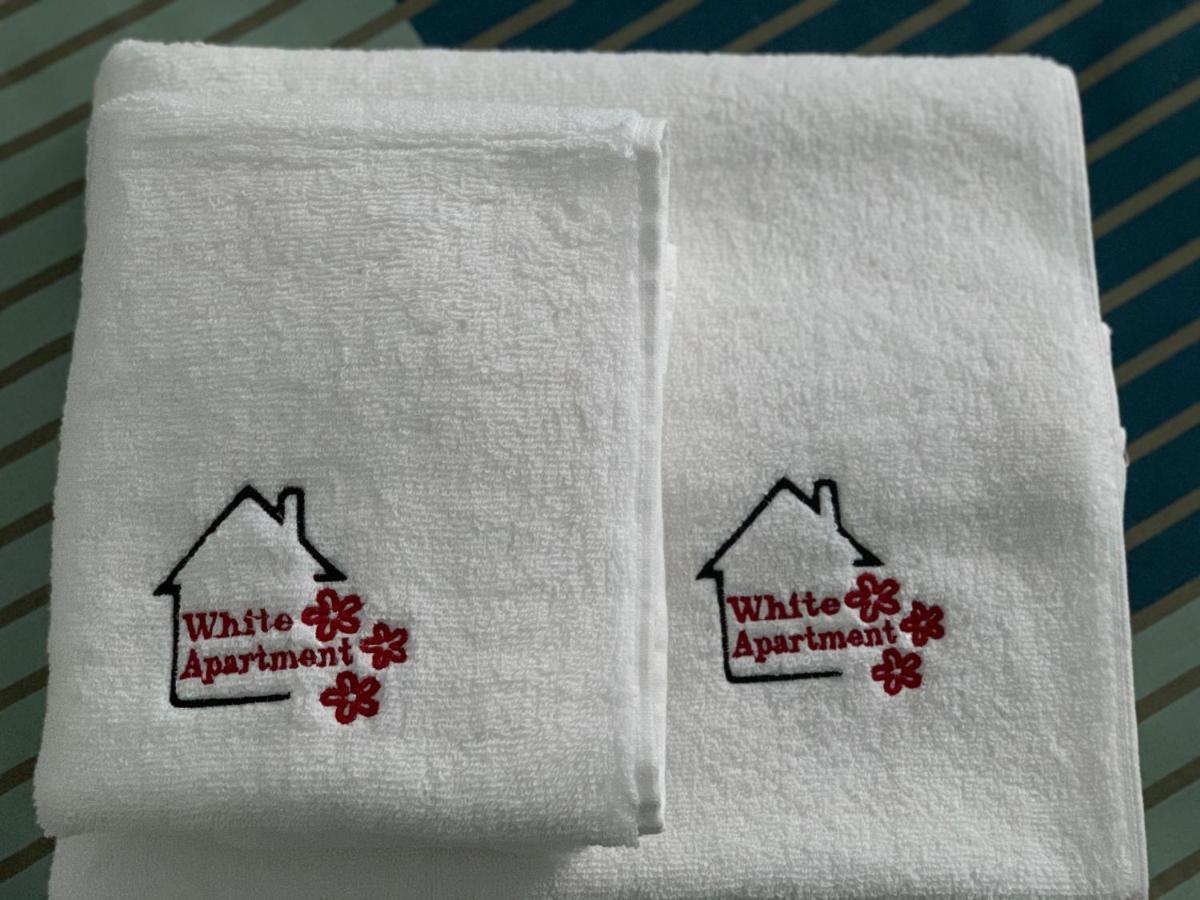 White Apartment Gura Humorului, Bucovina, Voronet Екстериор снимка